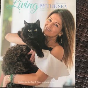 ❤️White Ruffled top size small.